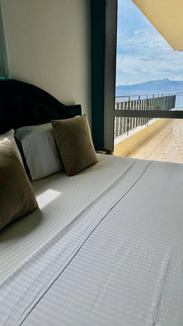 Colorful Sea View Apartment Saranda Extérieur photo